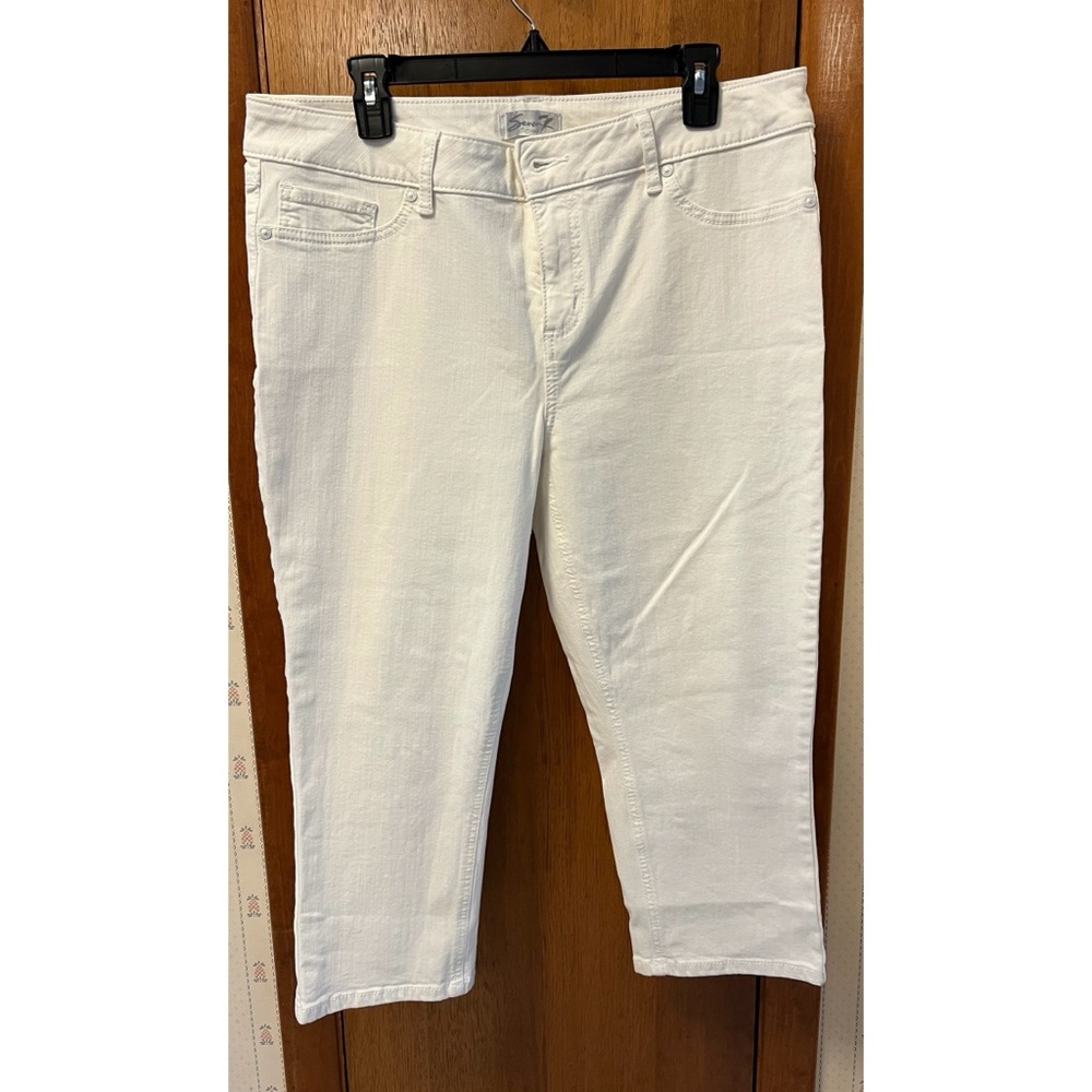 Women's White Denim Seven7 Capris